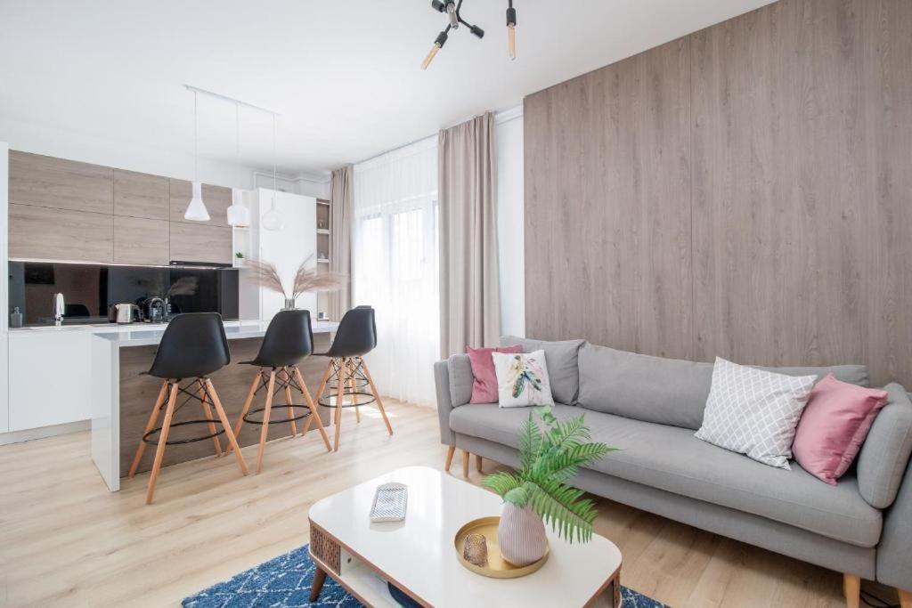 Charlotte Apartment - 2Bedrooms W Parking Near Nymphaea Oradea Habitación foto