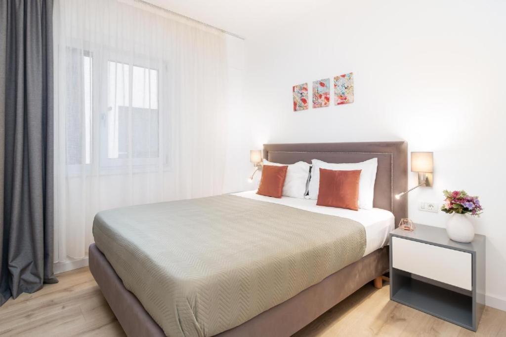 Charlotte Apartment - 2Bedrooms W Parking Near Nymphaea Oradea Habitación foto