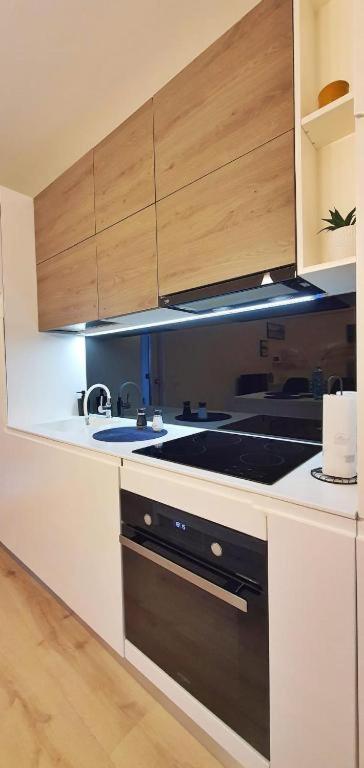 Charlotte Apartment - 2Bedrooms W Parking Near Nymphaea Oradea Exterior foto